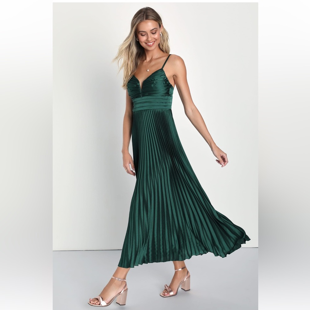 Lulu's Emerald Green Pleated Midi Dress - Picture 2 of 3